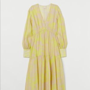 HM Light beige/yellow-patterned dress